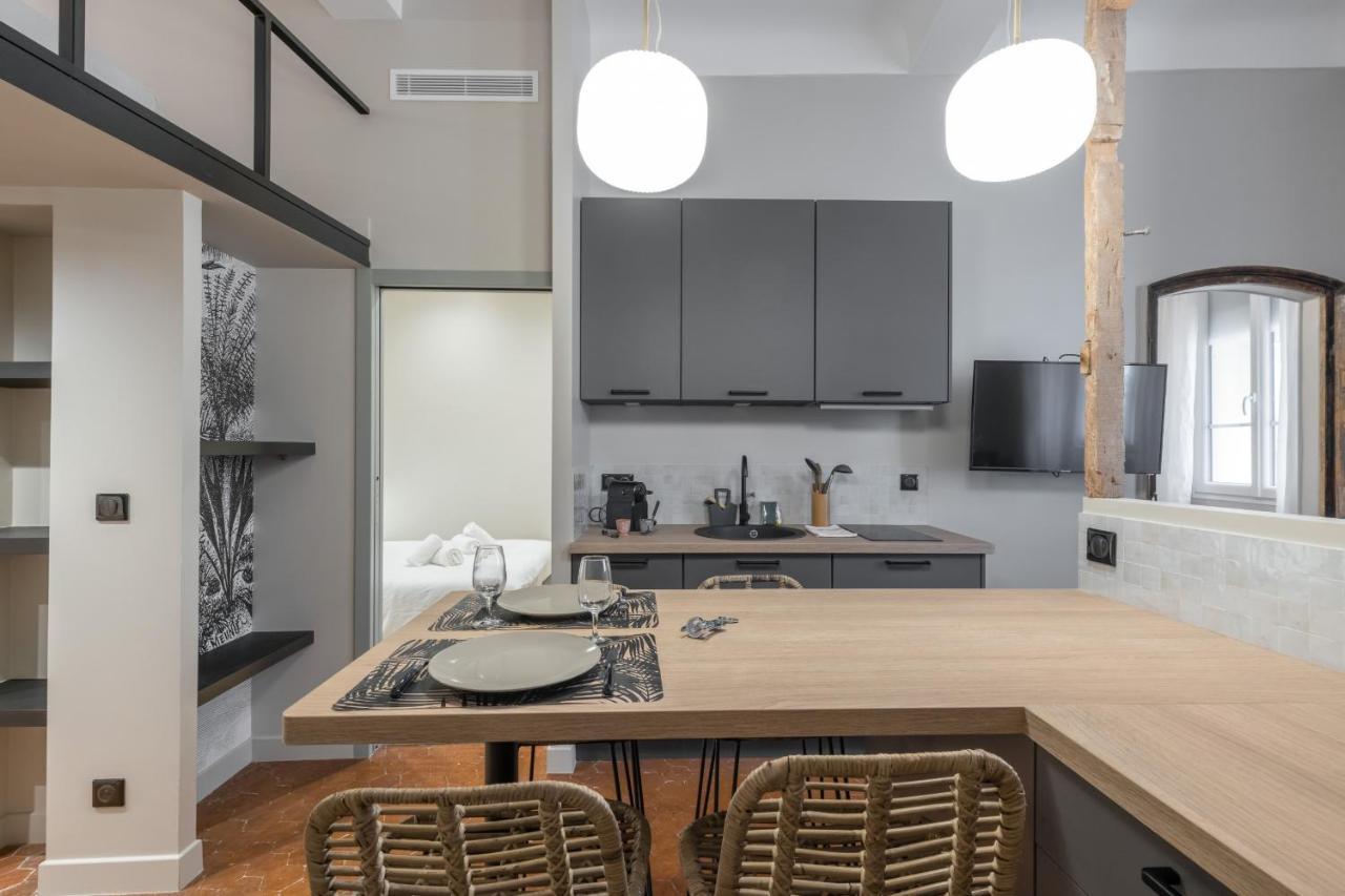 Charming 2 Bdr Old Town Apartment Nizza